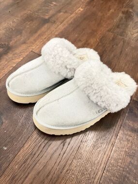 UGG Women's Shearling-Lined Slip-On Slippers - Light Gray